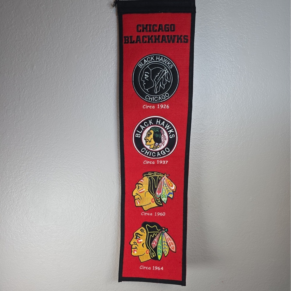 NHL Chicago Blackhawks Retro Heritage Wool Banner Logos From 1926-64 (8" X 32")